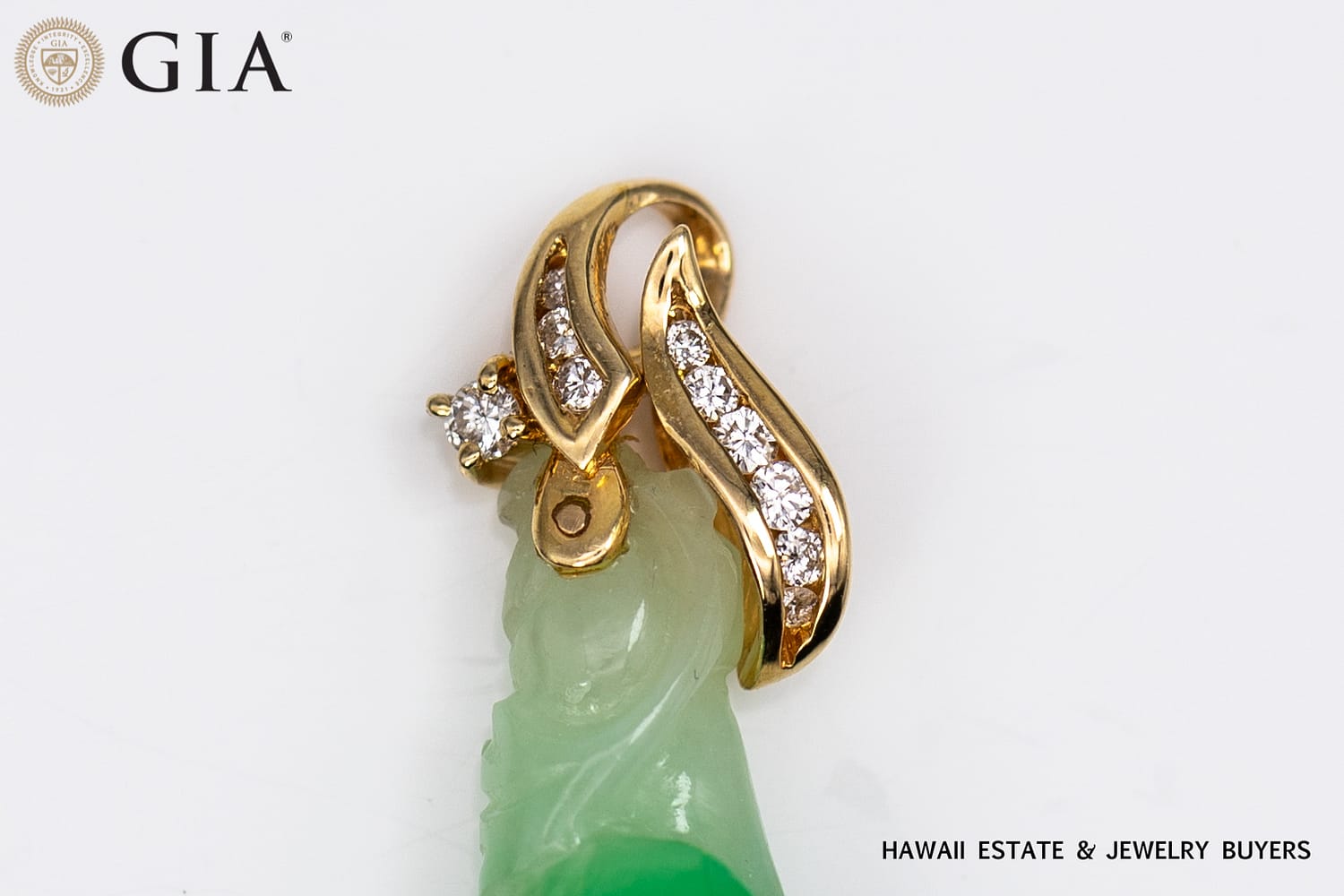 GIA 2.5g 14KYG DARK GREEN AND WHITE CARVED JADE AND DIAMOND PENDANT  - Image 3