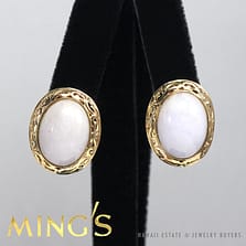 VINTAGE MING'S HAWAII 15MM JADE LAVENDER CABOCHON 14K YELLOW GOLD EARRINGS