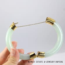 Pale Green Jade 14K Yellow Gold Hinged Bangle Bracelet
