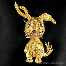 VINTAGE DESIGNER SAPPHIRE RUBY 18K YELLOW GOLD WIRE RABBIT BROOCH PIN
