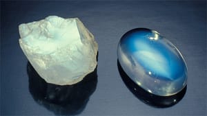 Moonstone-Uncut&Cut
