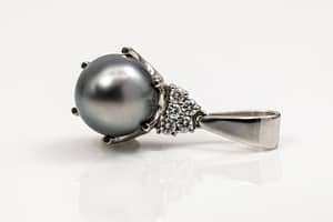 6.8g 18KWG 11mm TAHITIAN PEARL AND 0.25ctw VS/H DIAMOND PENDANT - Image 3