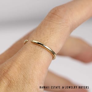 1.8g 14KYG Negative Space Wedding Band Size 5.5 - Image 2