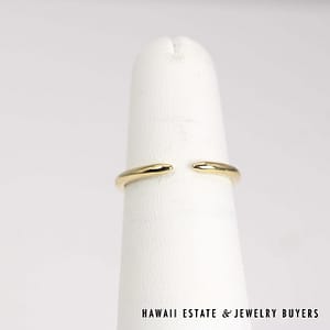 1.8g 14KYG Negative Space Wedding Band Size 5.5