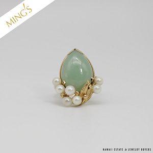 MING'S 7.2g 14KYG PALE GREEN JADE AND PEARL RING SIZE 7