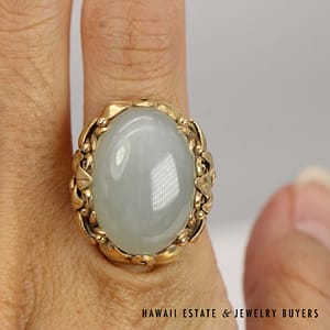 Ming’s Gray Jade Cabochon 14K Yellow Gold Ring Size 6