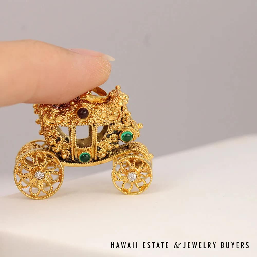 MOVEABLE CARRIAGE 18K YELLOW GOLD PENDANT WITH COLORED STONE ACCENTS 11.9g - Image 4