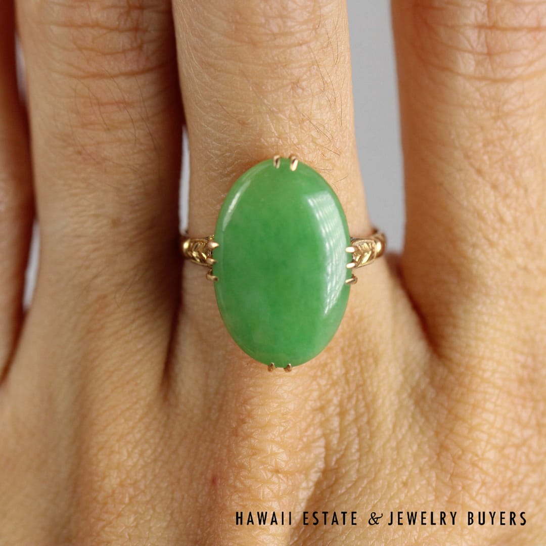 Green Jade Oval 18K Yellow Gold Ring Size 7.25
