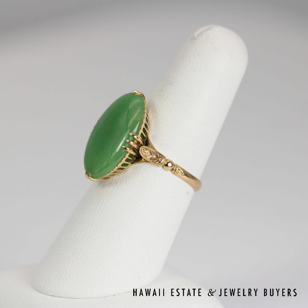 Green Jade Oval 18K Yellow Gold Ring Size 7.25 - Image 3