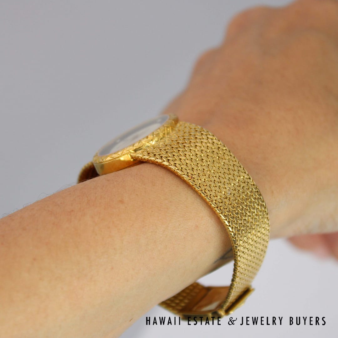 Corum Ladies 18k Yellow Gold Watch with MOP Dial Manual - Image 4