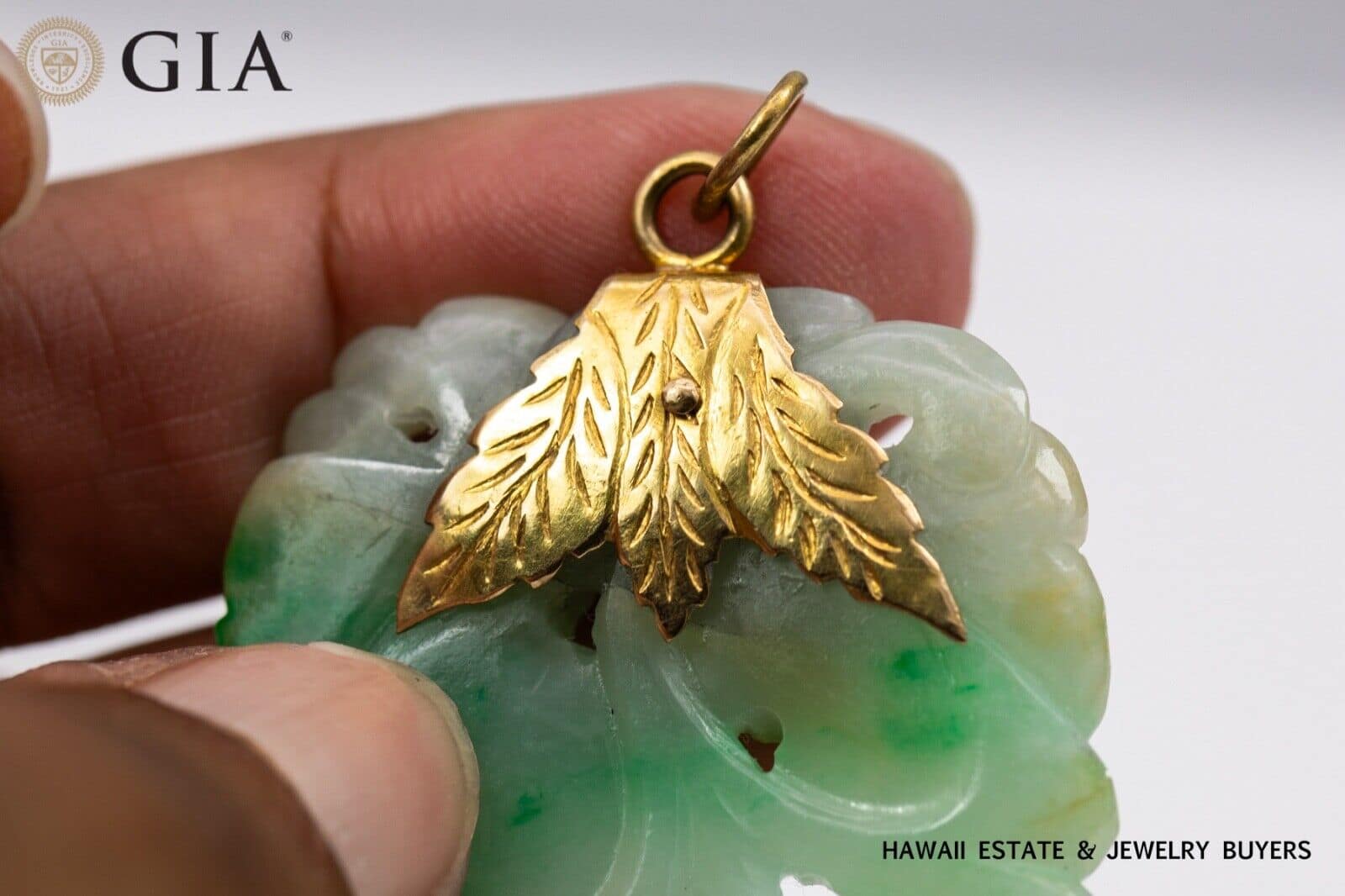 23g 18KYG MOTTLED GREEN JADE CARVED PENDANT - Image 3