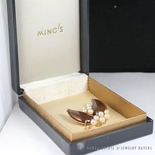 MING'S HAWAII AUTHENTIC VINTAGE BROWN JADE & PEARL 14K YELLOW GOLD BROOCH PIN W/ BOX