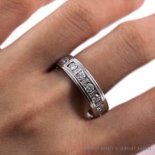 DIAMOND 14K WHITE GOLD MEN'S WEDDING BAND (SZ 9.5)