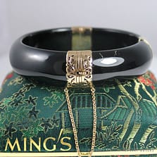 MING'S HAWAII SIGNED BLACK JADE 17MM 14K YELLOW GOLD HINGED BANGLE + BOX RECEIPT