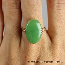 Green Jade Oval 18K Yellow Gold Ring Size 7.25
