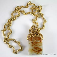 IMPORTANT 19C CHINESE MUTTON FAT WHITE JADE CARVED OX W/HEAVY 14K YELLOW GOLD CHAIN NECKLACE