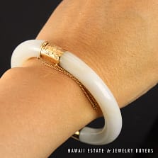 MING'S WHITE JADE HINGED BANGLE BRACELET 45.7g 14K YELLOW GOLD SIZE 6.5