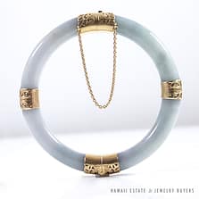 MING'S HAWAII NATURAL BLUE-GREY JADE 14K YELLOW GOLD HINGED BANGLE BRACELET