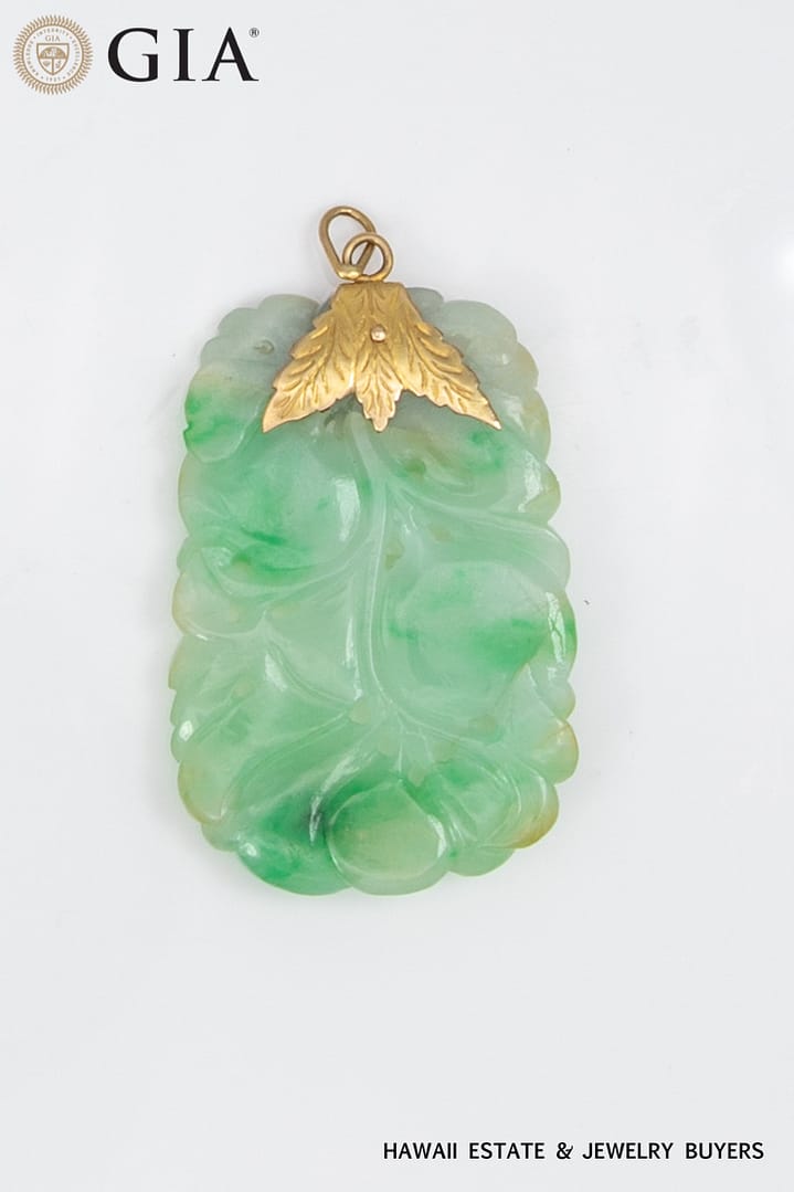 23g 18KYG MOTTLED GREEN JADE CARVED PENDANT - Hawaii Estate