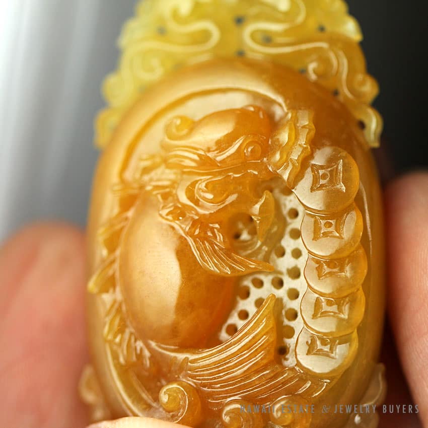 GIA CERTIFIED NATURAL YELLOW JADEITE JADE KOI FISH CARVED 18K YELLOW GOLD PENDANT - Image 3