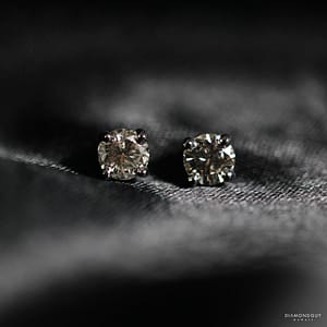 1.04g 14KWG 0.68ctw DIAMOND STUD EARRINGS