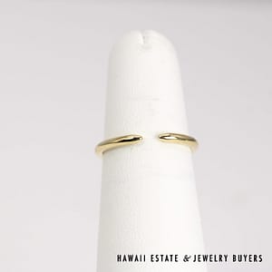 1.8g 14KYG Negative Space Wedding Band Size 5.5