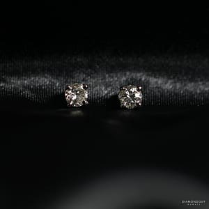1.16g 14KWG 0.91ctw DIAMOND STUD EARRINGS