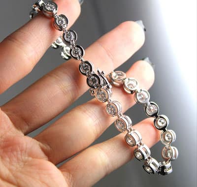 アクセサリー KETO Baldwin .75 Carat Cubic Zirconia Round Bezel Set Pave Halo