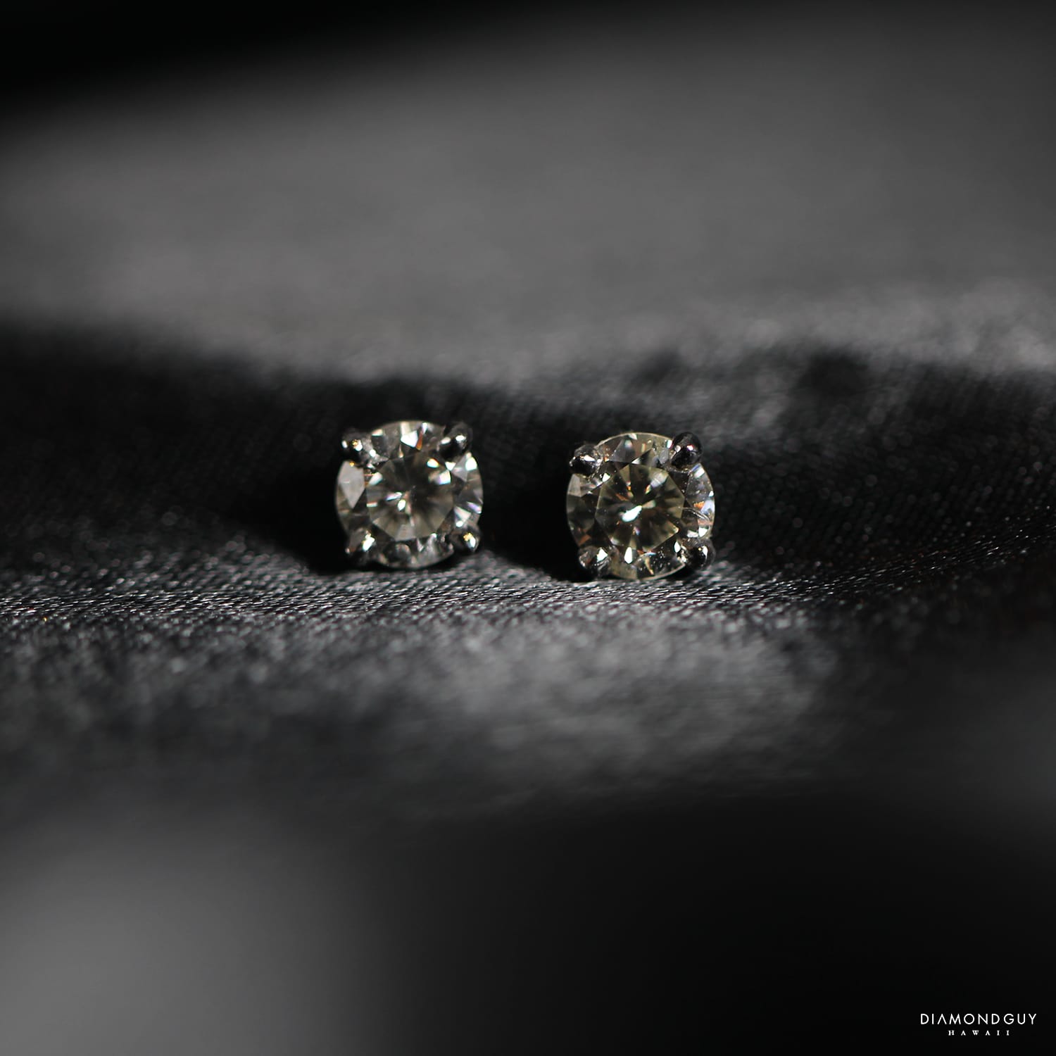 1.2g 14KWG 1.04ctw DIAMOND STUD EARRINGS - Diamond Guy Hawaii